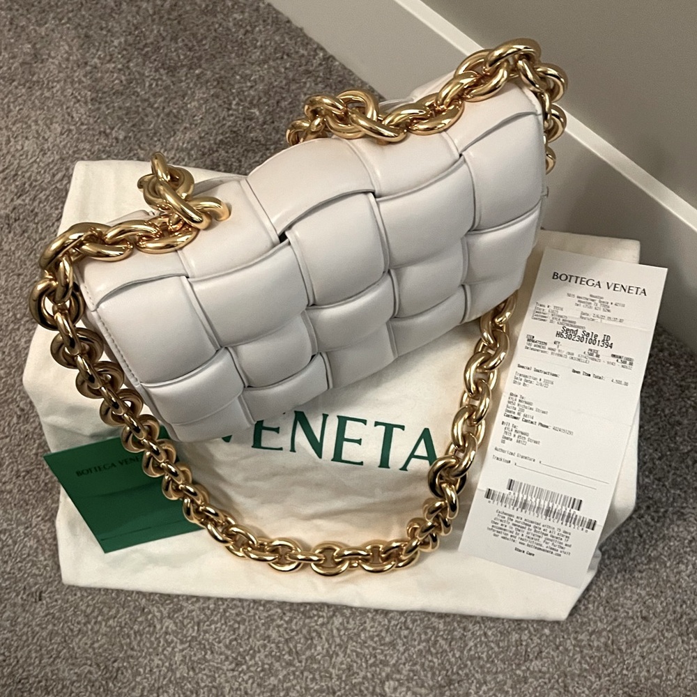 I’ve only used this bag once, it is in excellent condition.